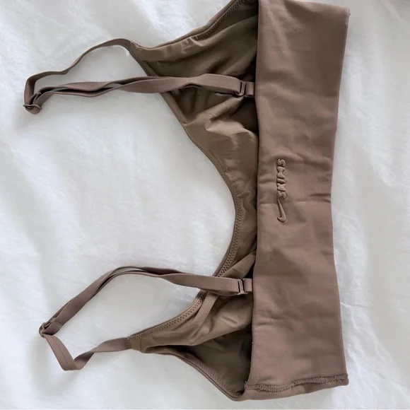 SKIMS SAMPLE SALE Two-Piece Stretch Active Set NOT RELEASED YET - Picture 5 of 5